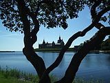 Scenic photograph of Kalmar Castle in the summer sun