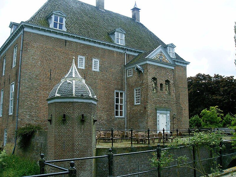 File:Kasteel ophemert.JPG