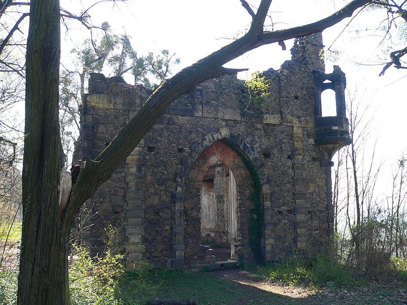 File:Pillnitz ruine.JPG