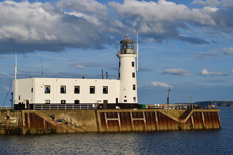 File:Scarborough Lighthouse.jpg