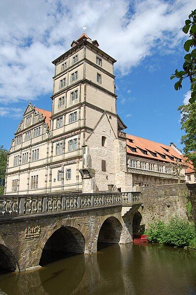 File:Schloss Brake, Lemgo.jpg