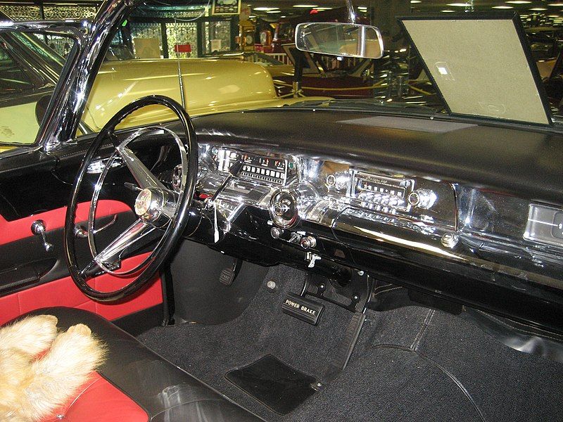 File:TallaBuickRoadmaster57Dashboard.jpg