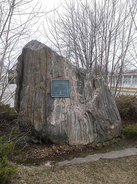 File:The Graydon Rock.jpg