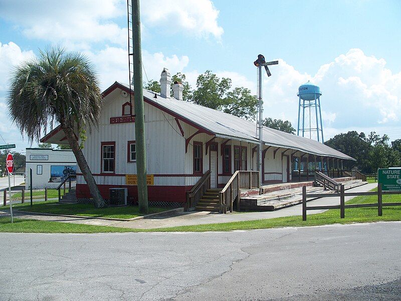 File:Trenton Depot01.jpg