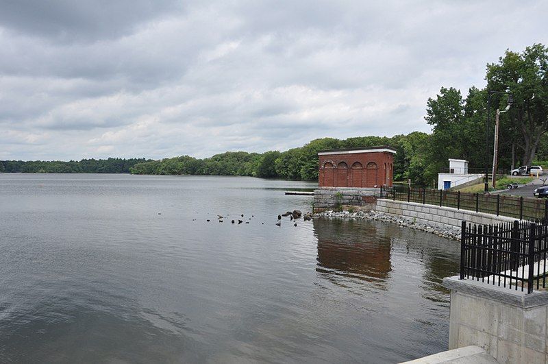 File:WinchesterMA MysticGatehouse.jpg