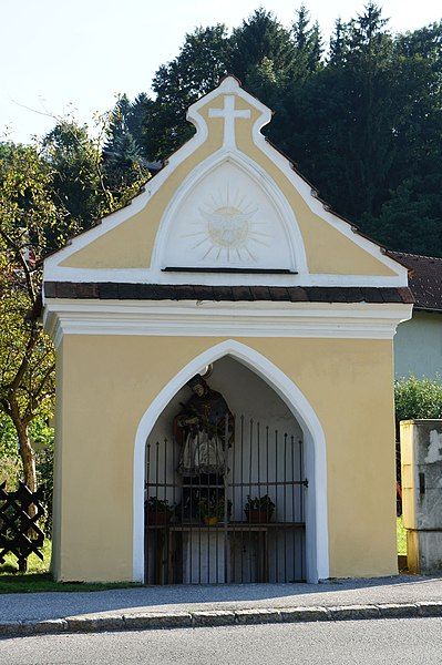 File:Zoebern-Hl.-Johannes-Nepomuk-Kapelle.jpg