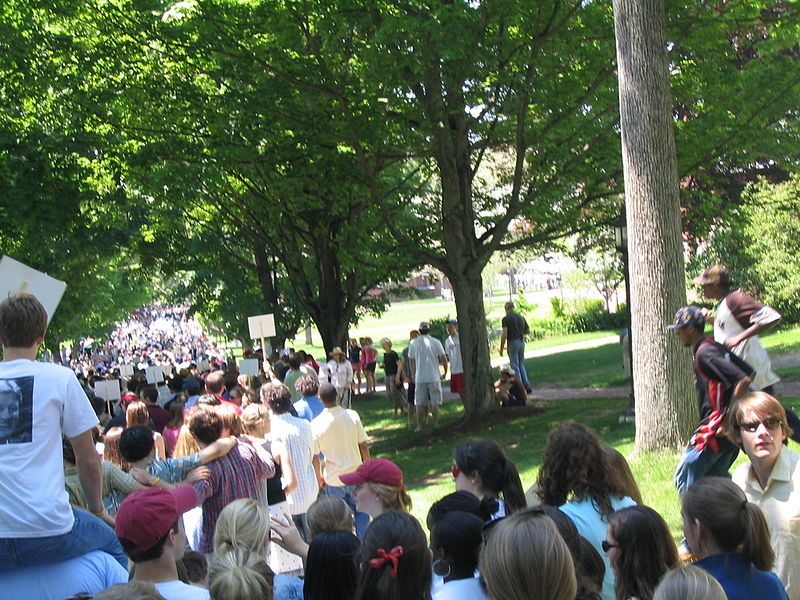 File:Alumni Parade.JPG