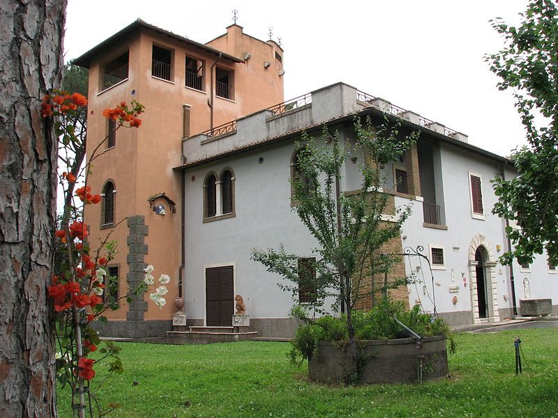 File:BibliotecaPioLatino.JPG