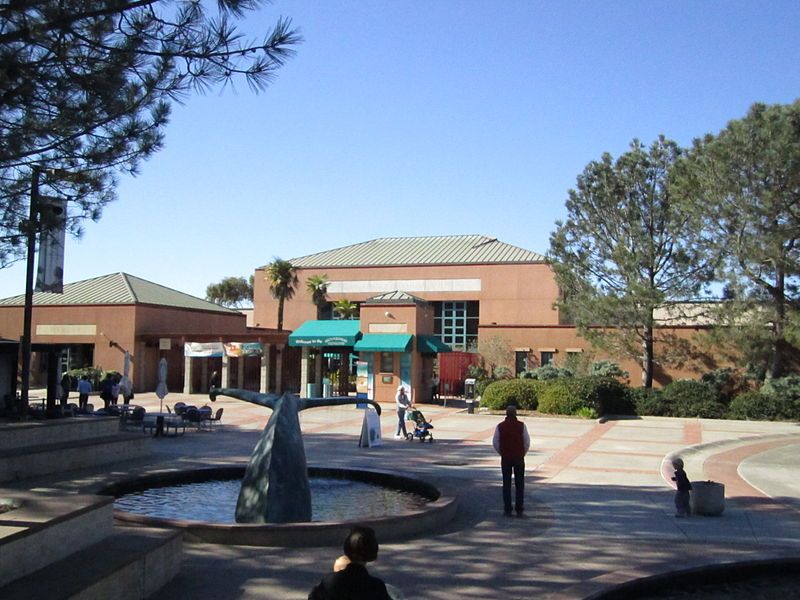 File:Birch Aquarium Entrance.JPG