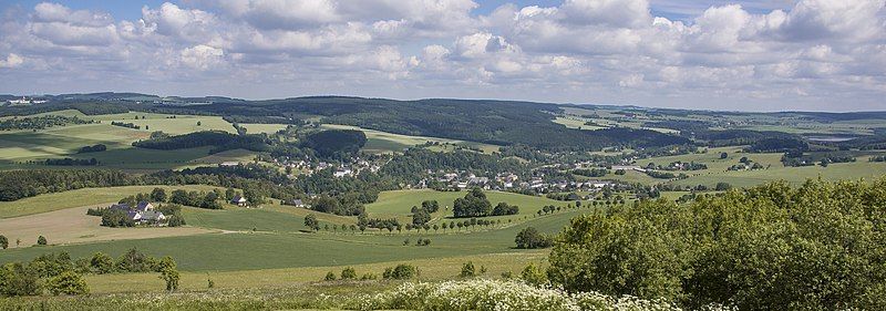 File:Blick vom Schwartenberg.jpg