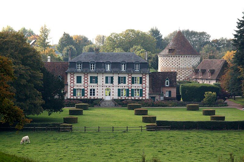 File:Château du Besneray.jpg