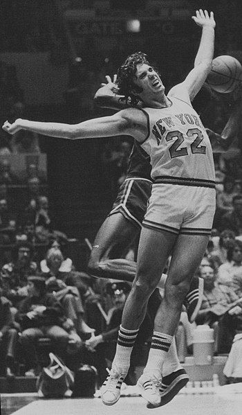 File:Dave DeBusschere 1972.jpeg