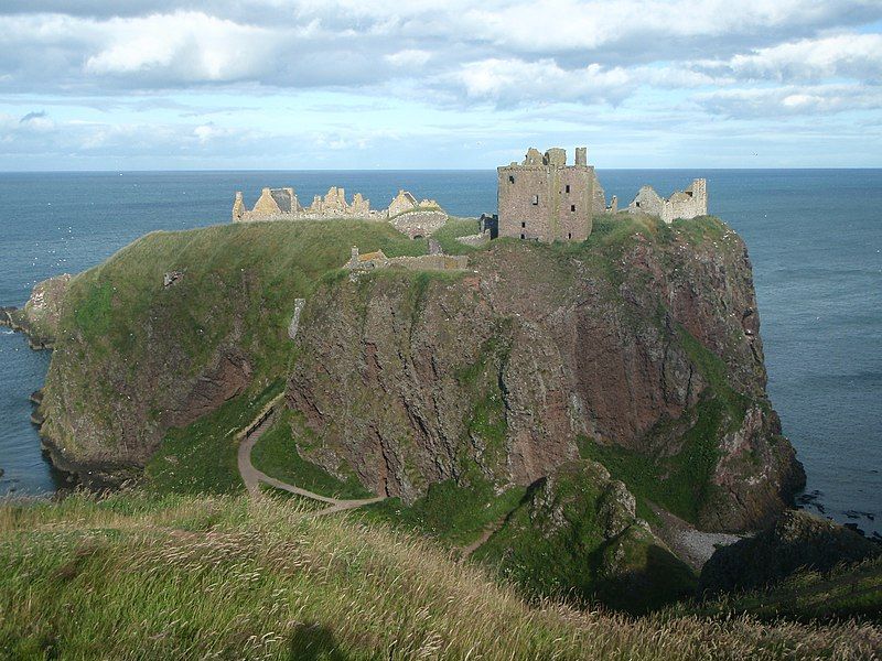 File:Dunnottar castle ruins.jpg