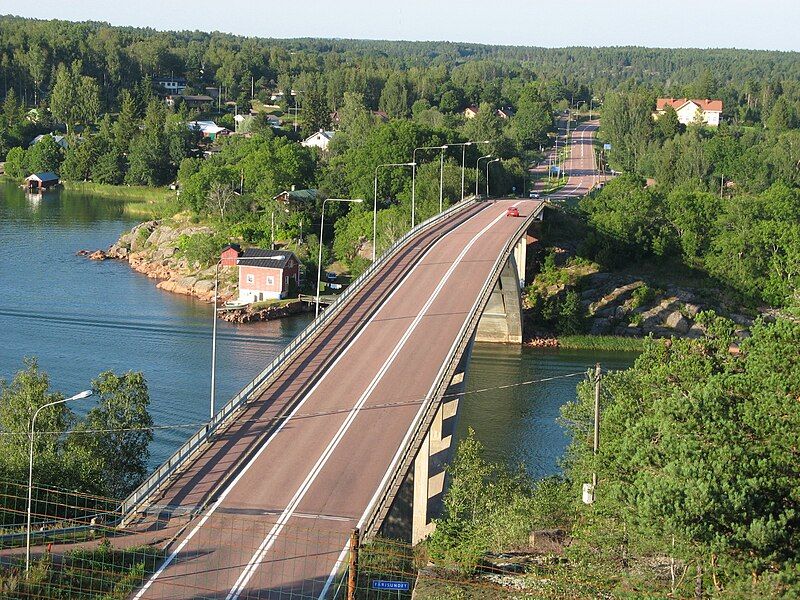 File:Färjsundet bridge.jpg