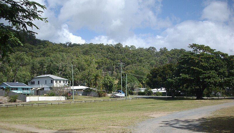 File:Giangurra town.jpg