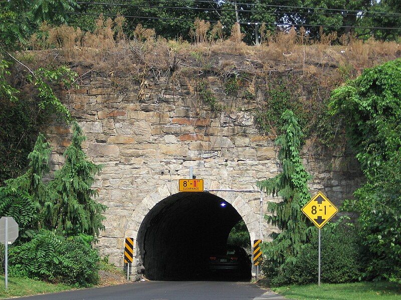 File:GreenwichCTOldGreenwichArchStTunnel09092007.jpg