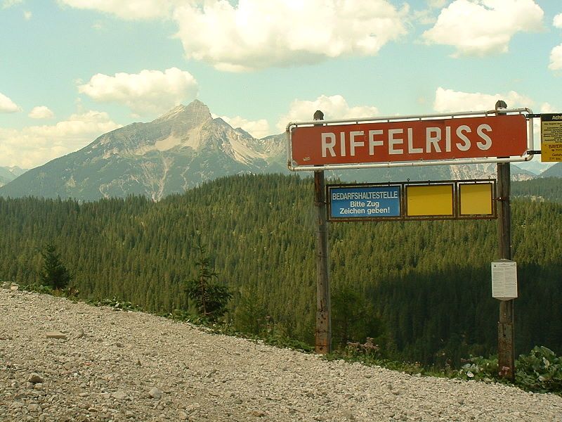 File:Haltestelle Riffelriss Ausblick.jpg