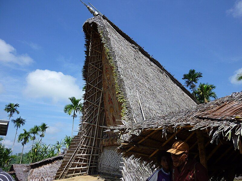 File:Haus Tambaran, Apangai.jpg