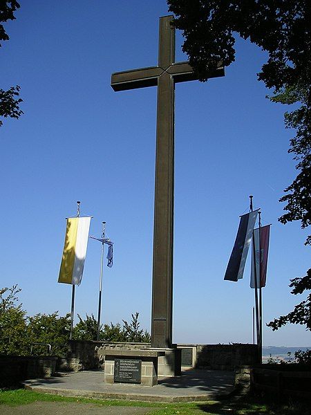 File:Huelfensbergkreuz 2006 c.jpg