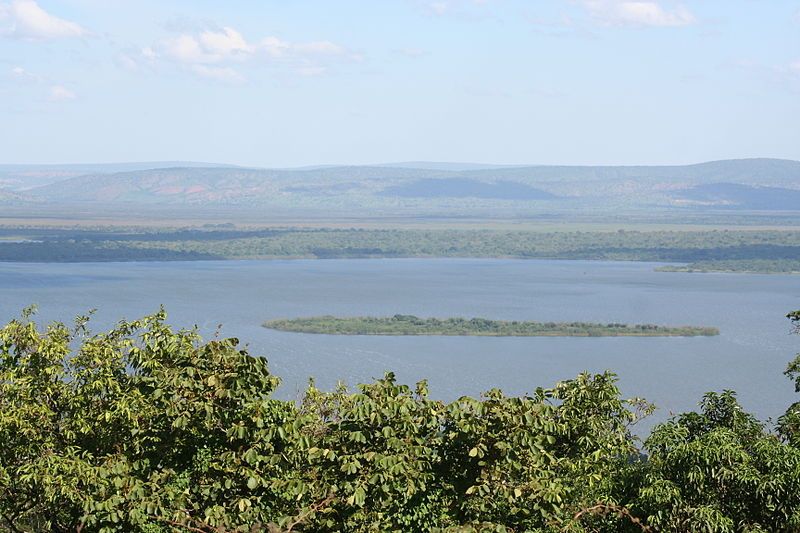 File:Lake Ihema.jpg