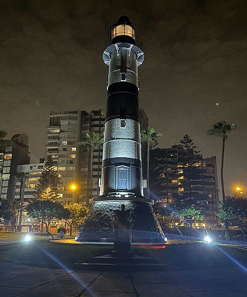 File:Marine Lighthouse Night.jpg