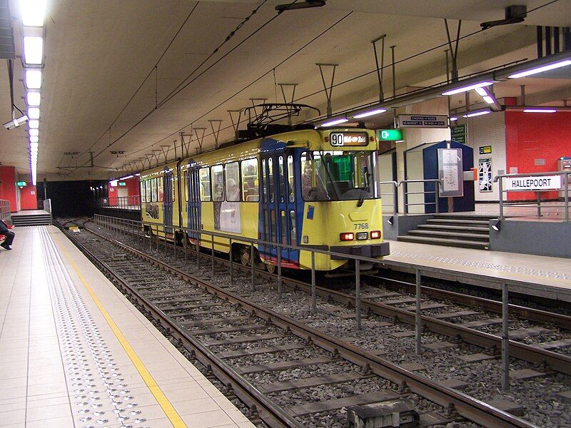 File:Metro-halleepoort.jpg