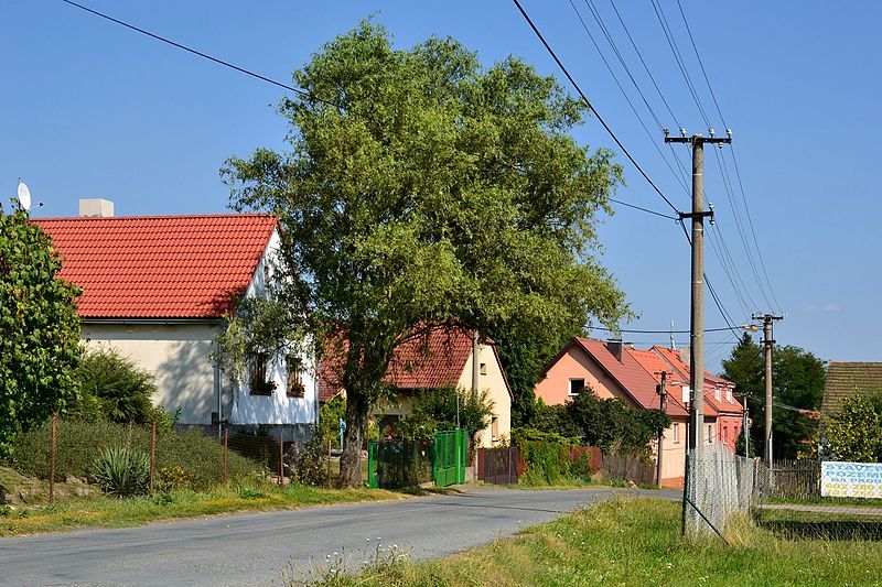 File:Němčovice 2016-09-11 Vjezd.jpg