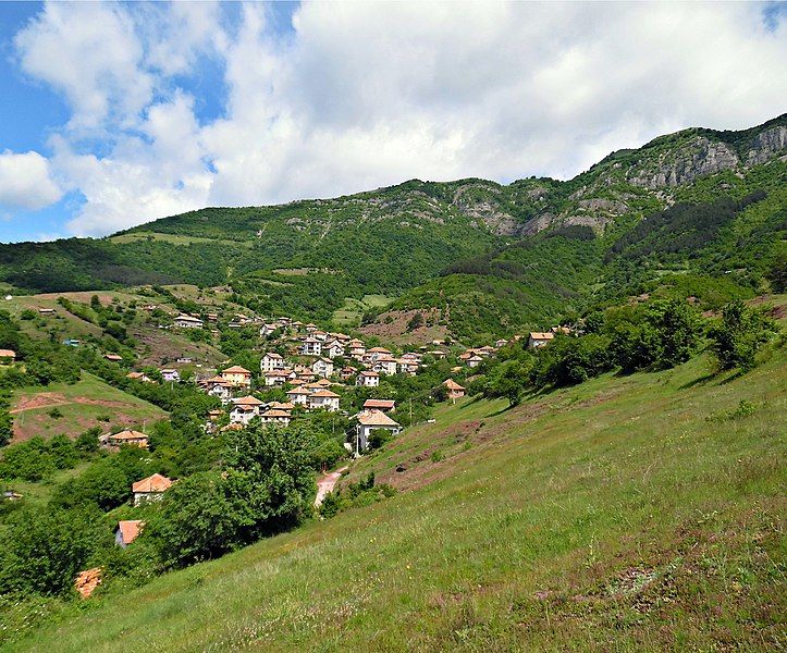 File:Ochindol Village.jpg