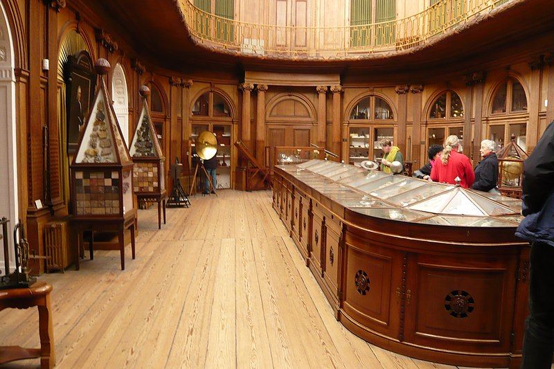 File:Oval-room-teylers.jpg