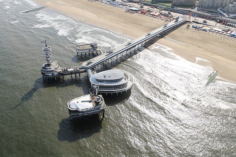 File:Pier Scheveningen.jpg