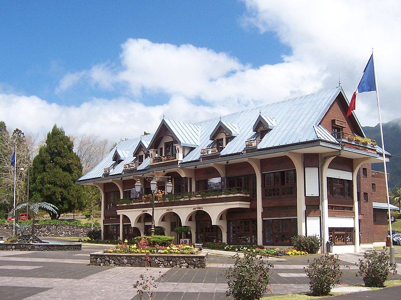 File:Plaine-des-Palmistes TownHall.jpg