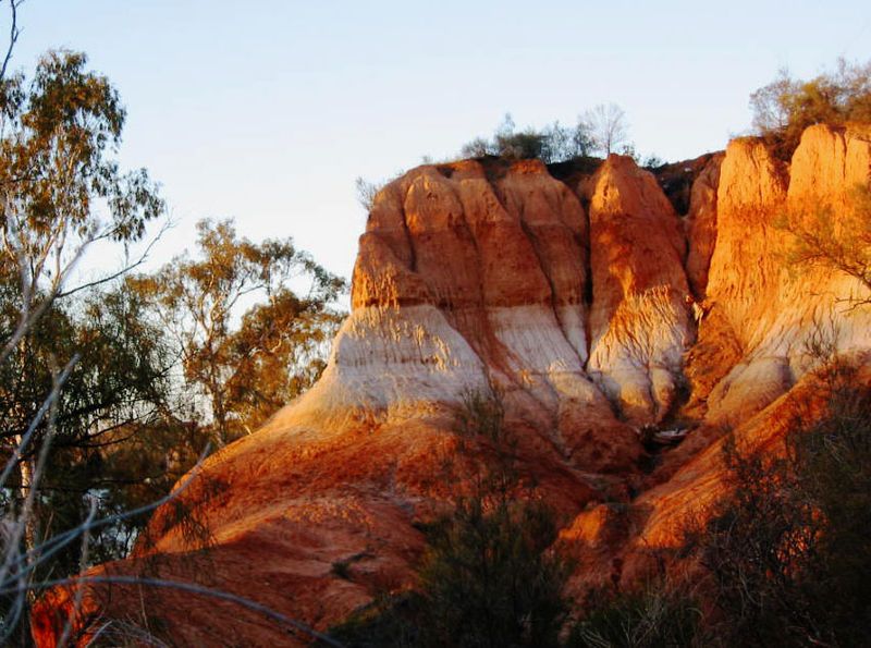 File:Redcliffs.jpg