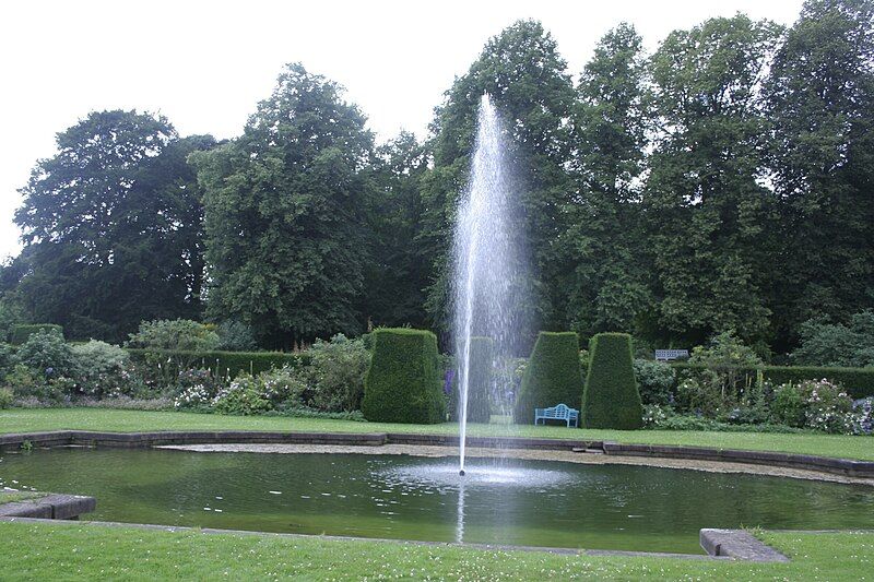 File:Renishaw Hall Garden.jpg