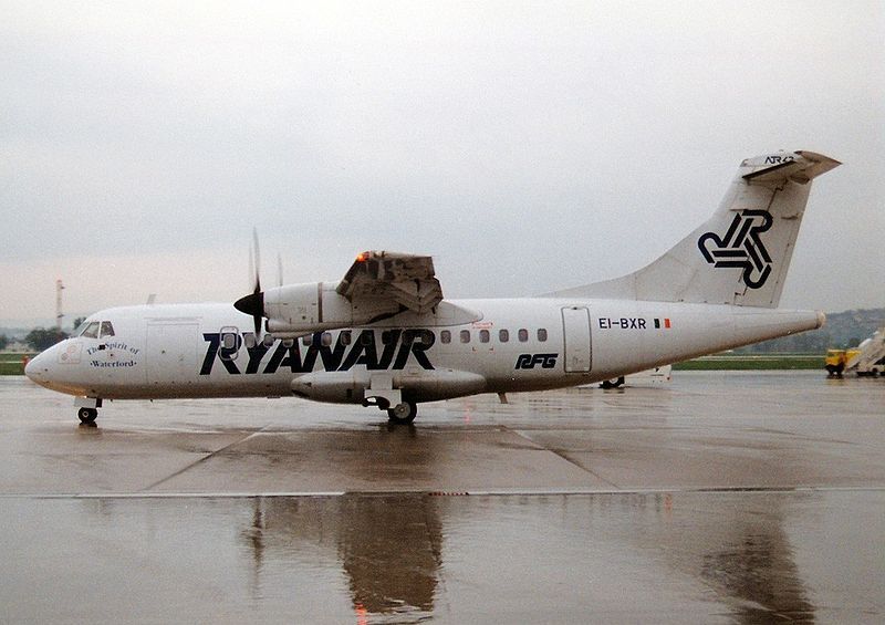 File:Ryanair ATR-42-300.jpg