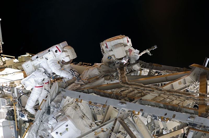 File:STS-126 EVA2 01.jpg