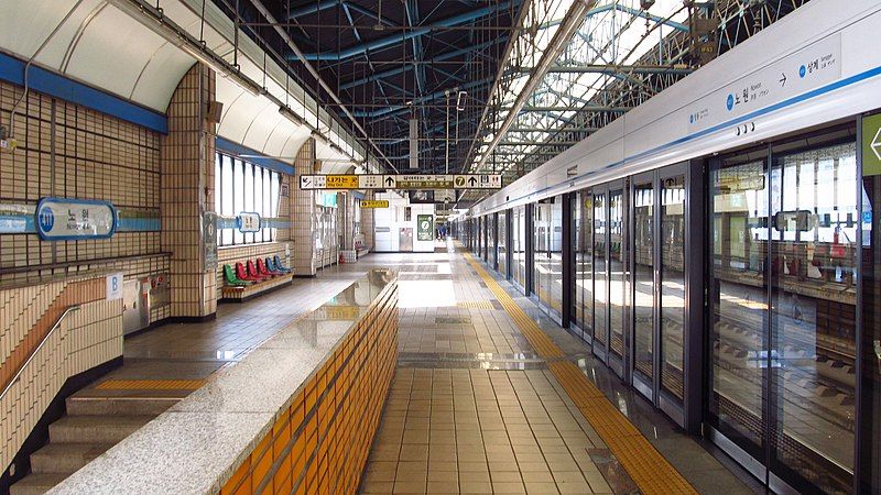 File:Seoul-metro-411-Nowon-station-platform-20181126-111944.jpg