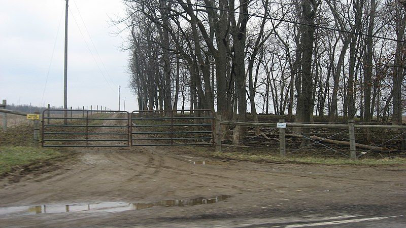 File:Sollars Farmstead gate.jpg