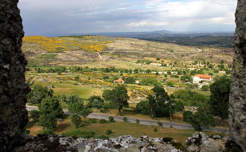 File:Trancoso-Castelo-30-Landschaft-2011-gje.jpg