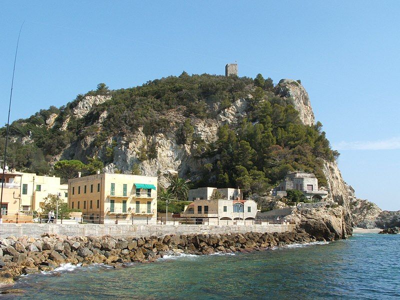 File:Varigotti-DSCF0996.JPG