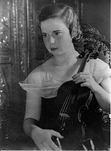 File:Yvonne Lephay 1934.jpg