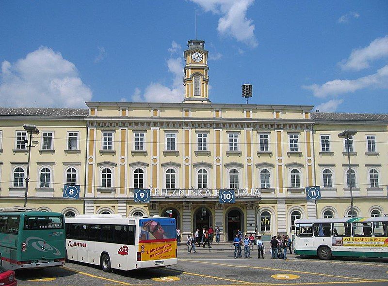 File:ZelezniskaPostaja-Ljubljana.JPG