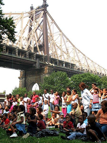 File:CPKidsQueensbridge7 27 07background3.JPG