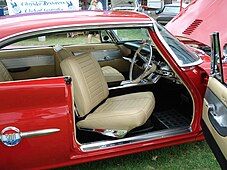 The 300F featured swiveling front seats as standard equipment (RHD Chrysler Australia built)