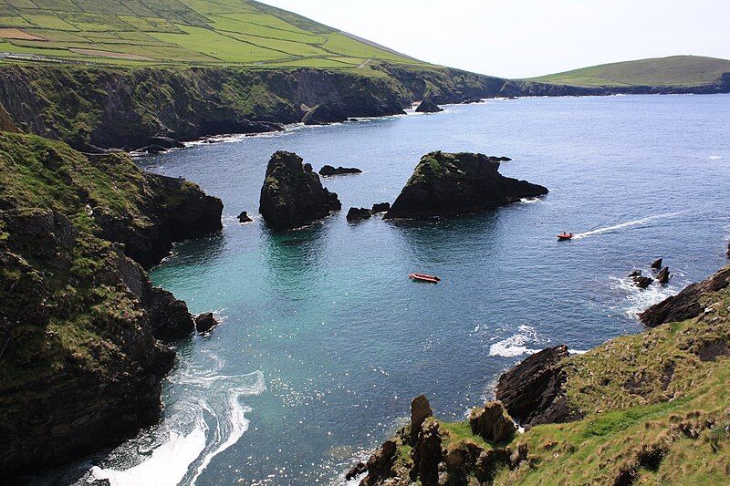 File:Dunquin Coastline.jpg