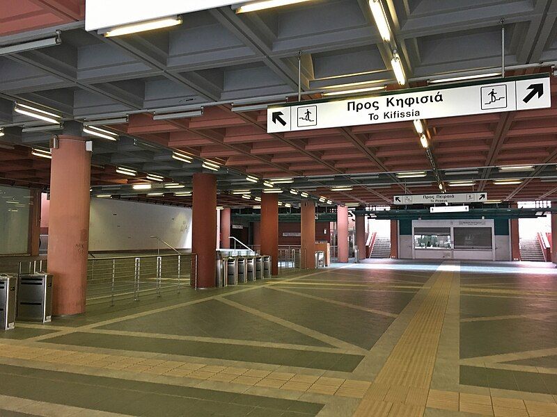 File:Eirini Station Vestibule.jpg