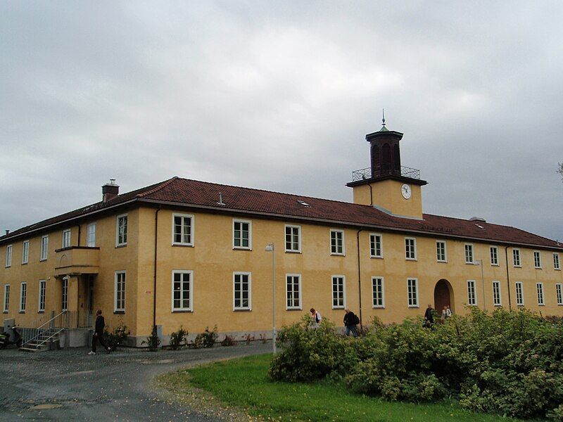 File:Falstad main building.jpg