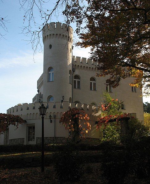 File:Ferch Burg.jpg