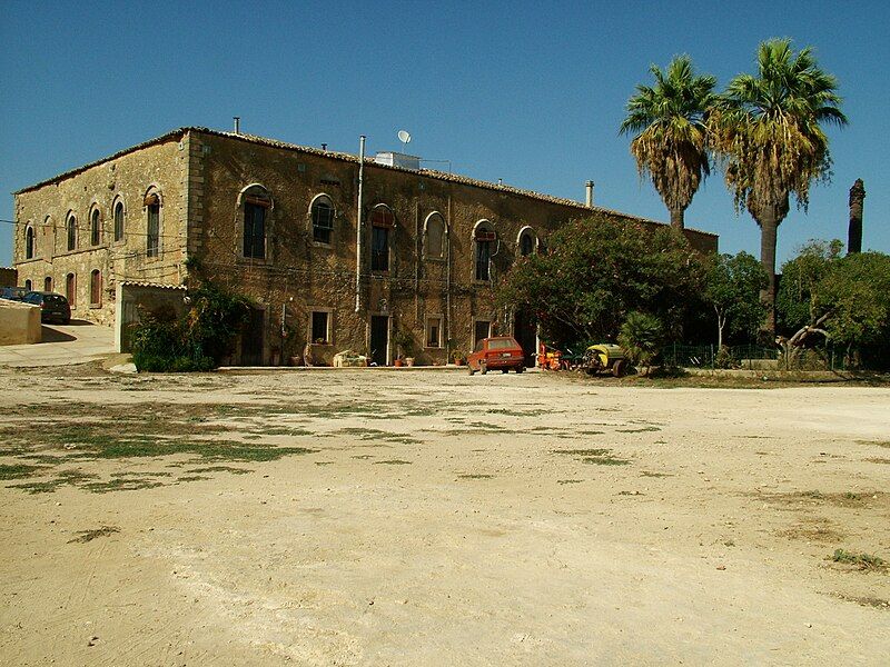 File:Granieri palazzo masseria.jpg