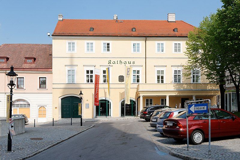 File:Hainburg Rathaus.jpg