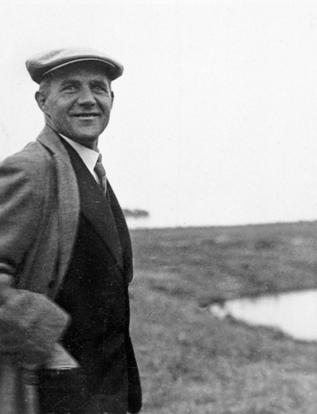 File:Hannes Meyer 1928.png